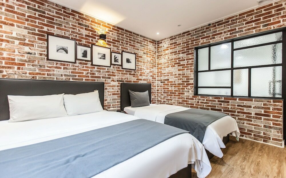 Фото Changwon Jinhae Yongwon Brown Dot Hotel