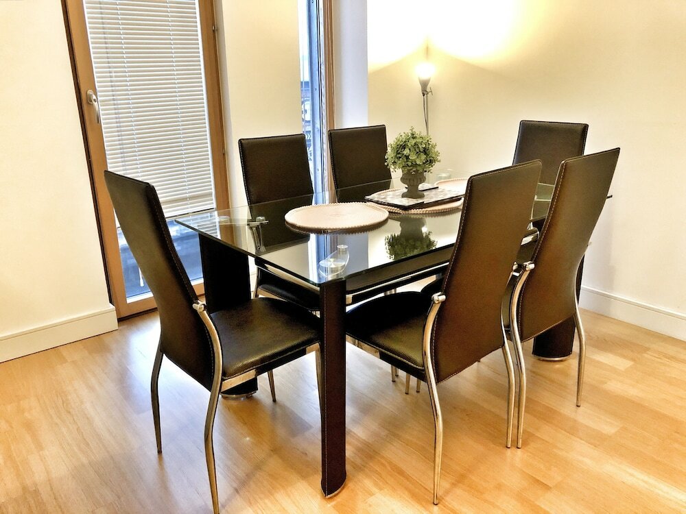 Фото Elegant Apartment in The Wharf