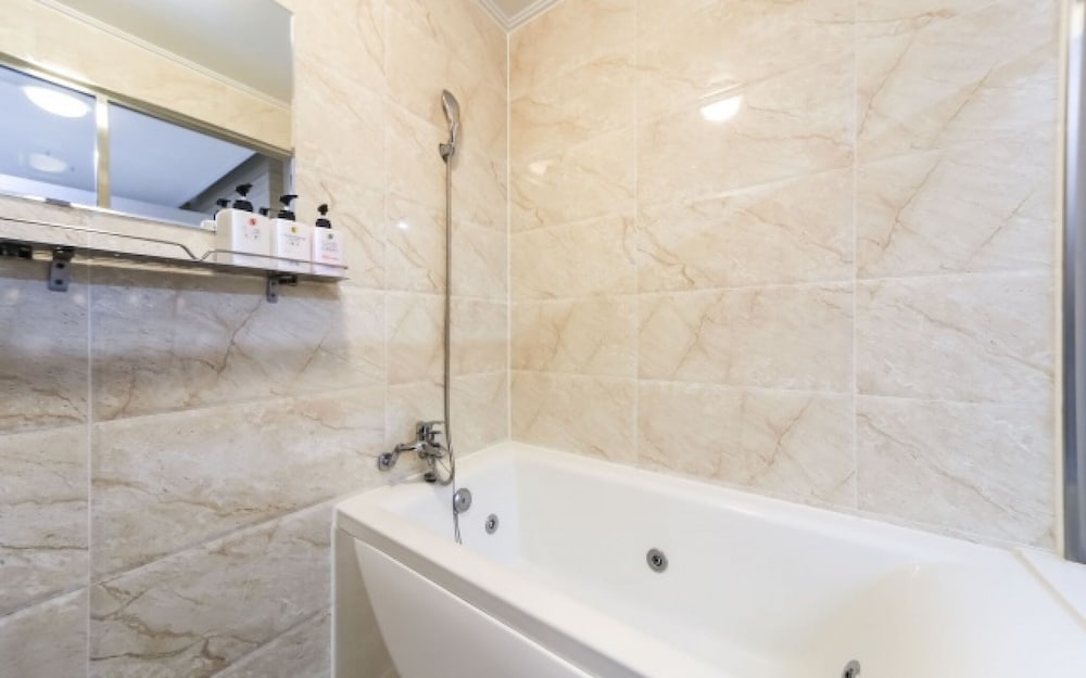 Фото The Lux Tourism Hotel Geoje