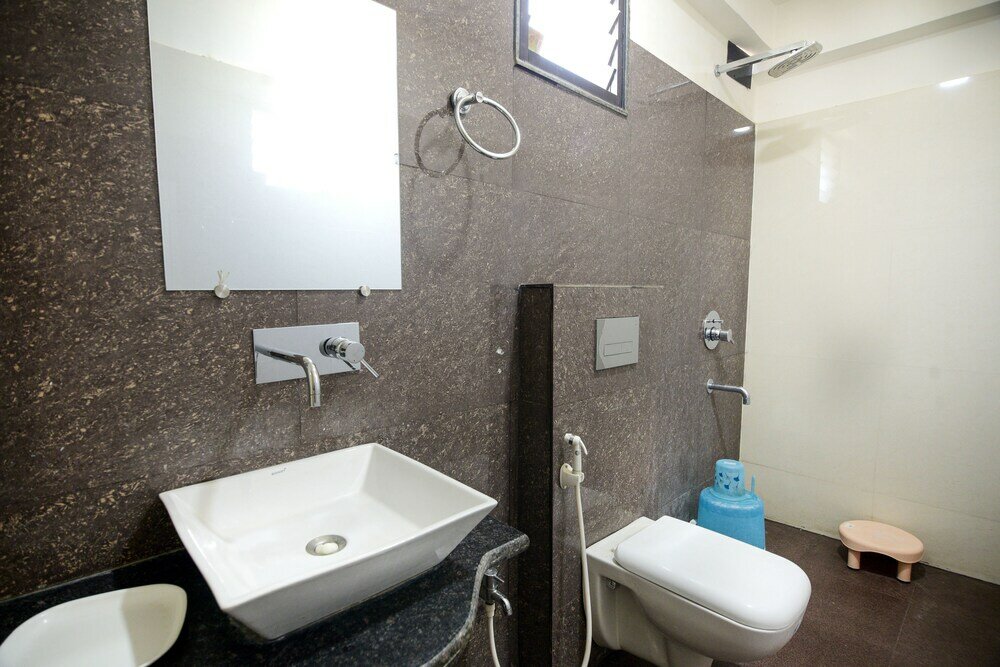 Фото Hotel Pal Residency