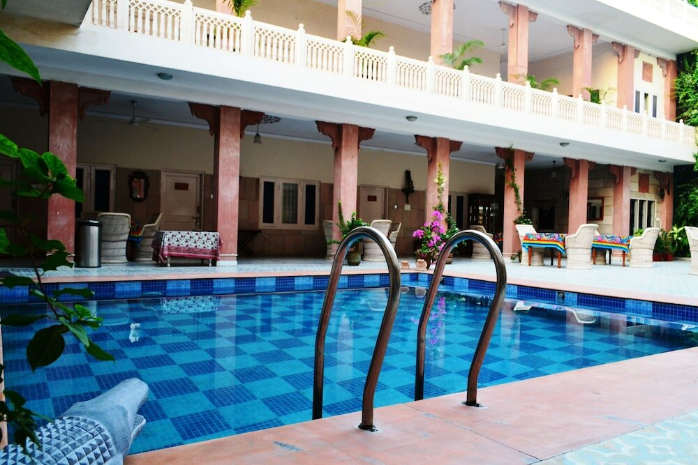 Фото Suryaa Villa - A City Centre Hotel