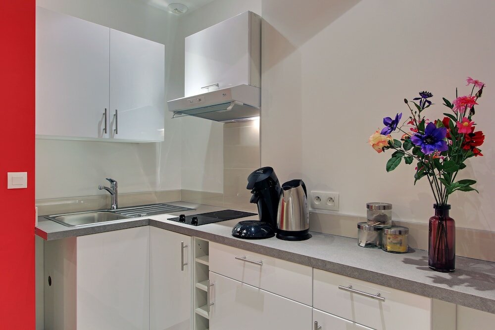 Фото Short Stay Group Museum View Serviced Apartments