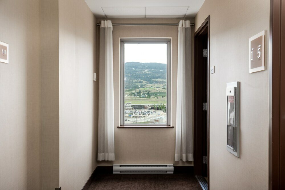 Фото Four Points by Sheraton Kelowna Airport