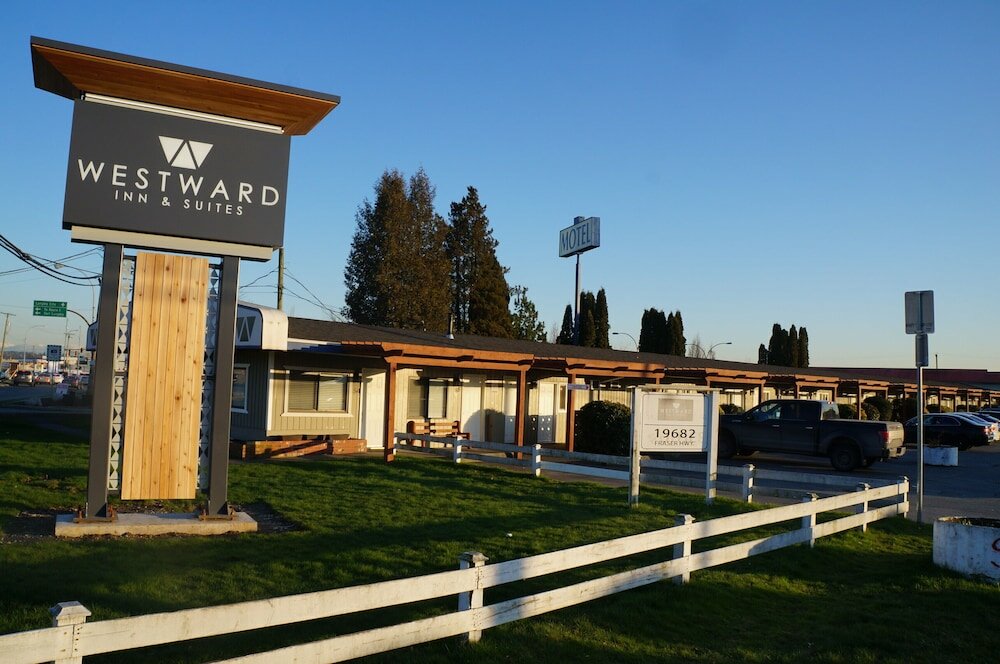 Фото Westward Inn & Suites