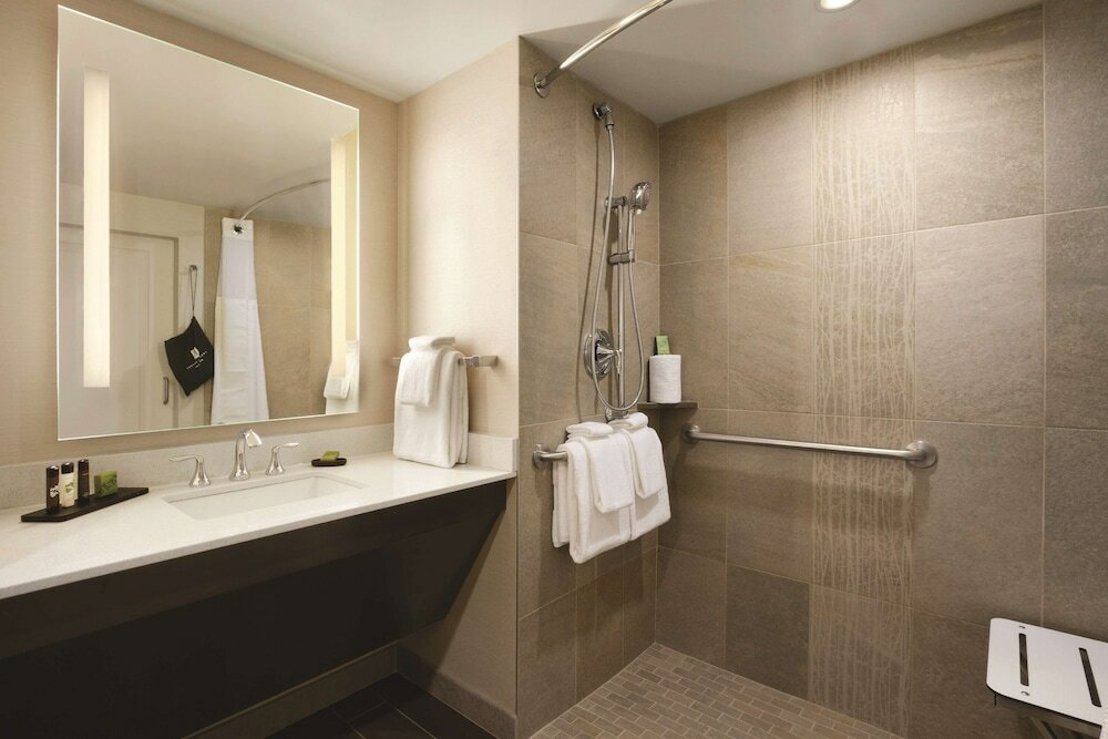 Фото Embassy Suites Springfield