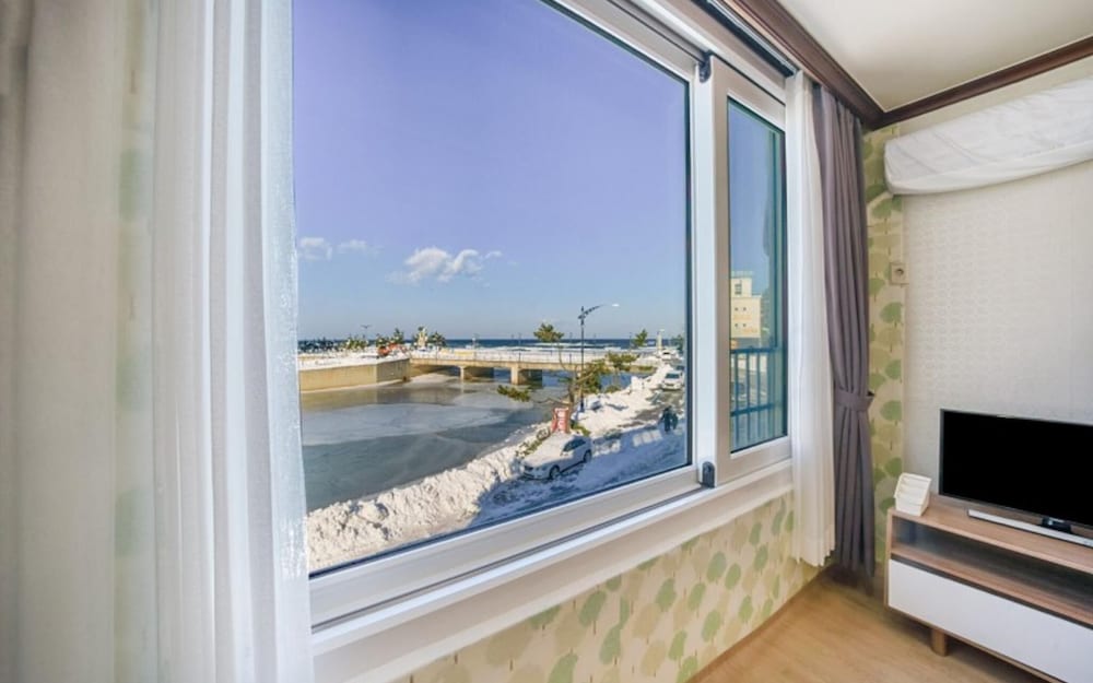 Фото Yangyang Hajodae Conto Hotel Pension