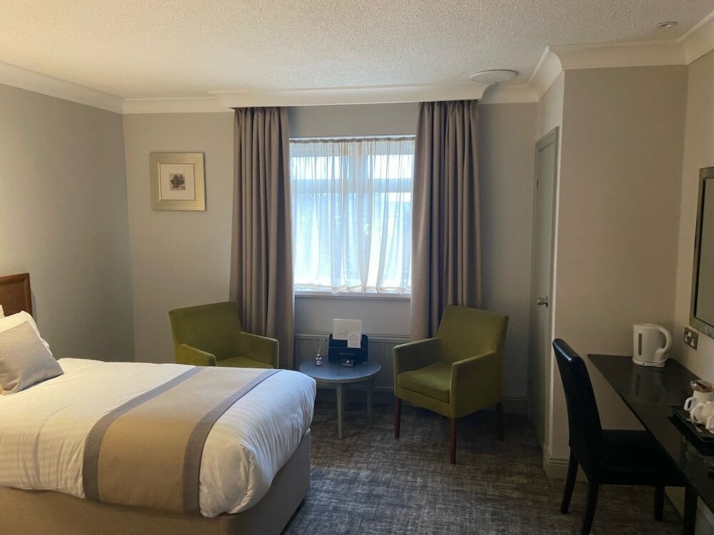 Фото The Caledonian Hotel