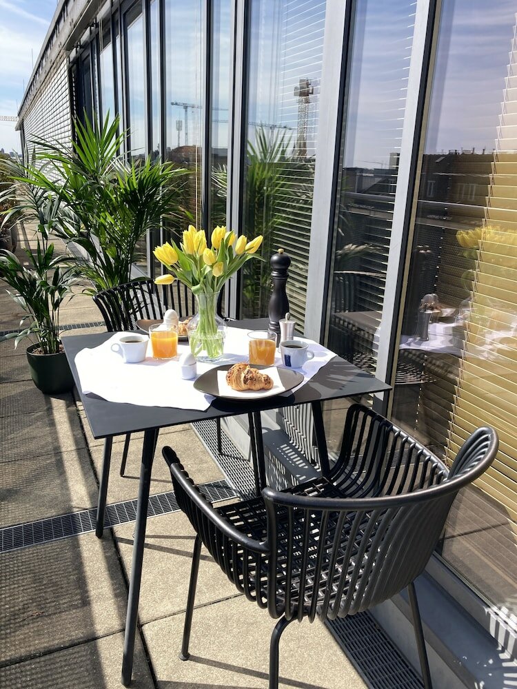 Фото Yours Truly