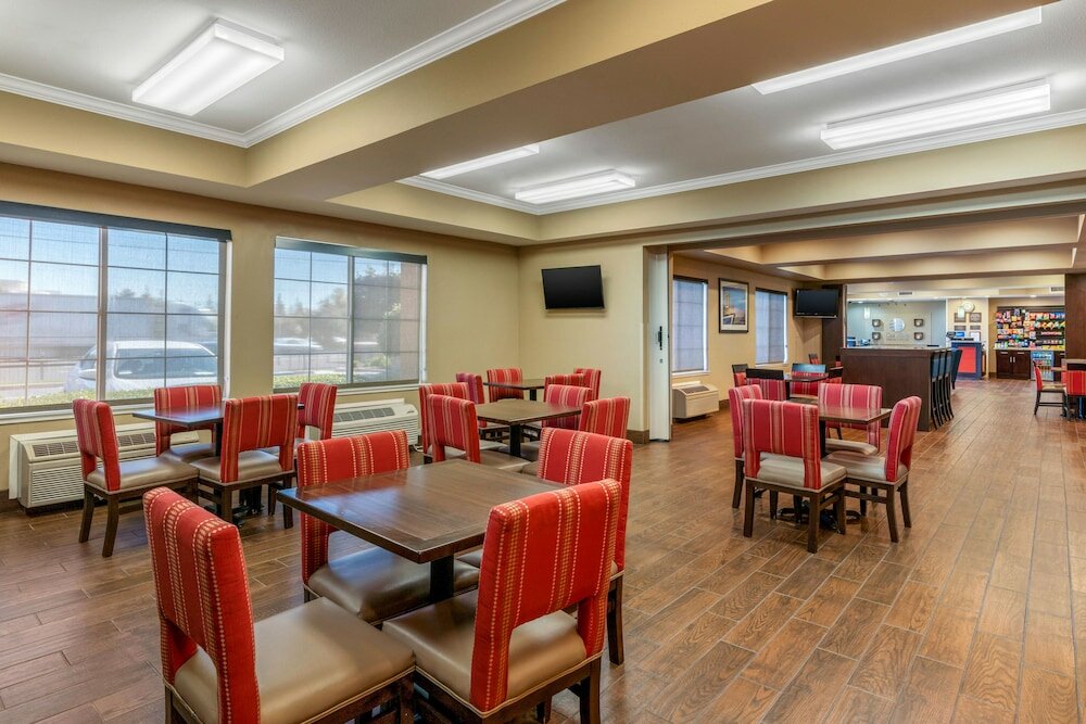 Фото Comfort Inn & Suites Sacramento - University Area