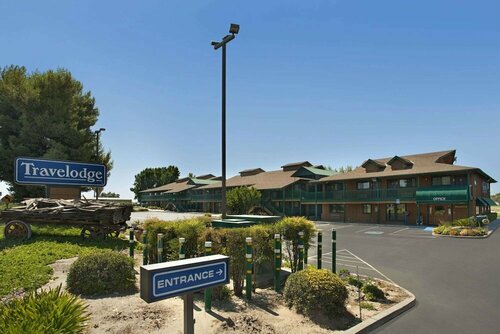 Гостиница Travelodge by Wyndham Lemoore Near Naval Air Station