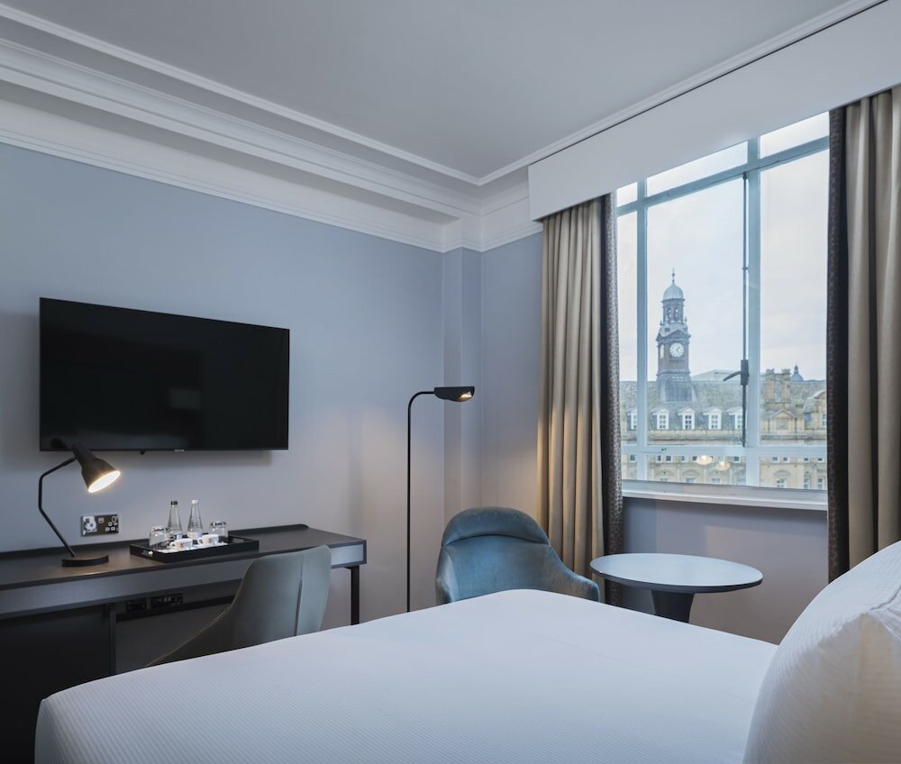 Фото The Queens Hotel