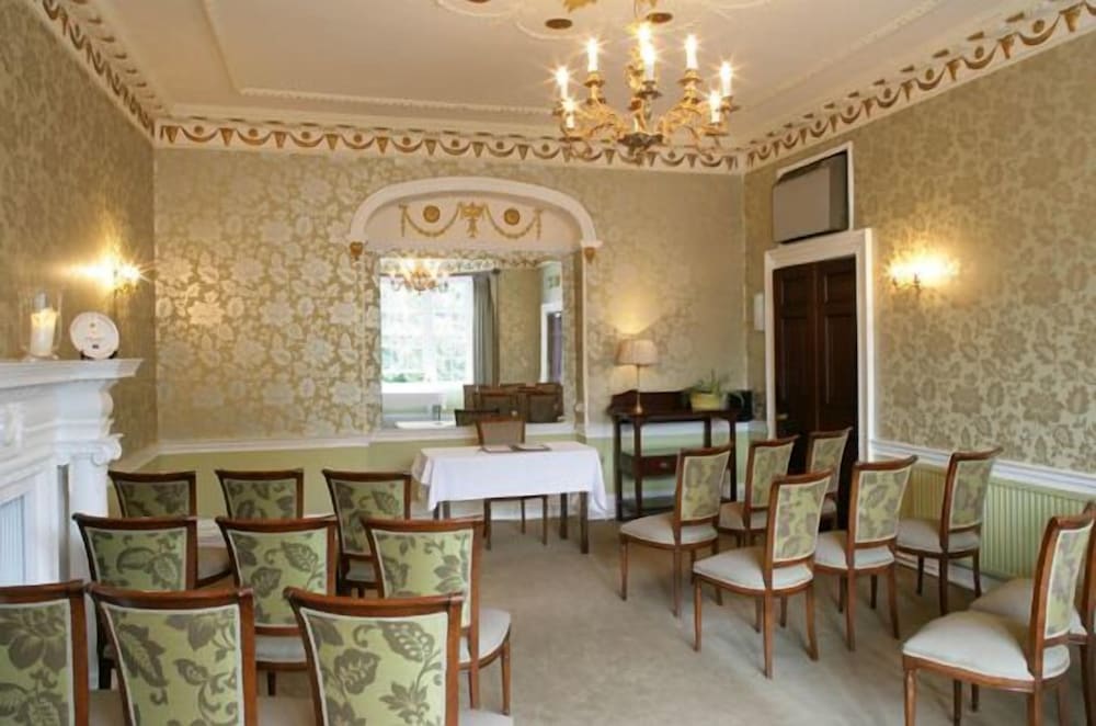 Фото Donington Manor Hotel