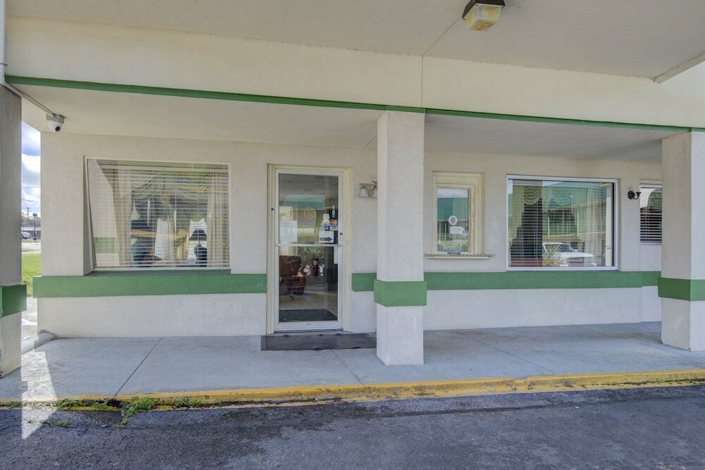 Фото Oyo Hotel Douglas Ga Us 441