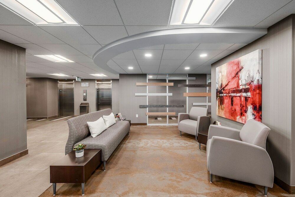 Фото Coast Calgary Downtown Hotel & Suites by Apa