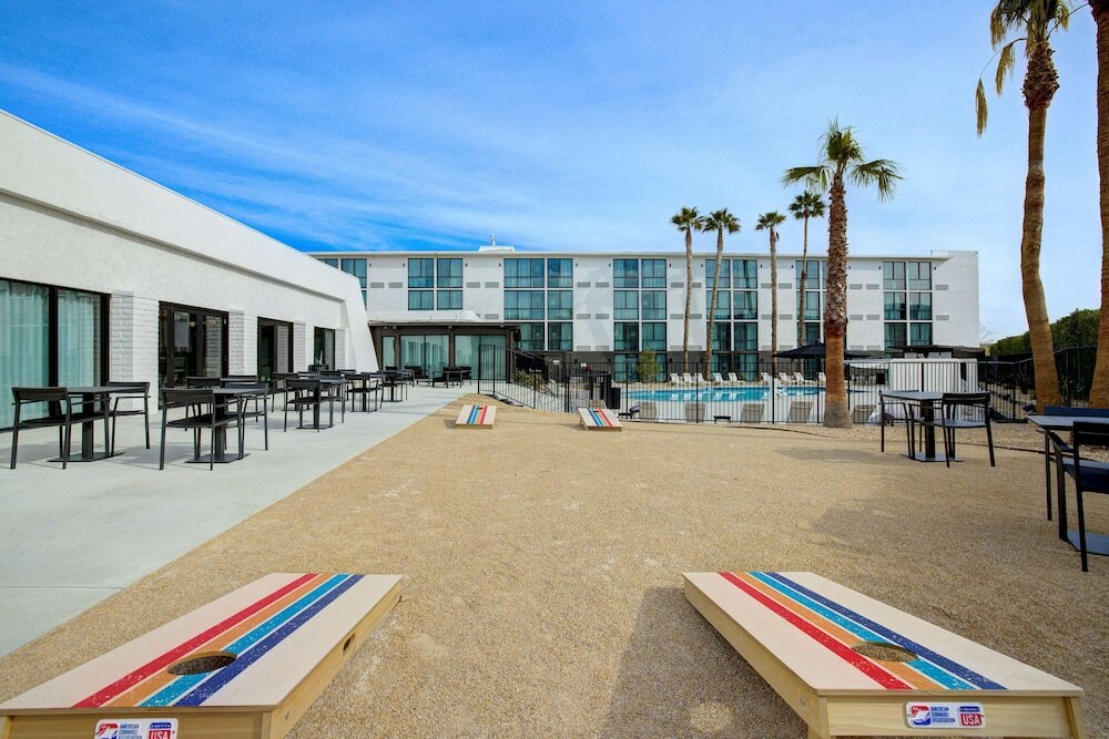 Фото DoubleTree by Hilton Palmdale, Ca