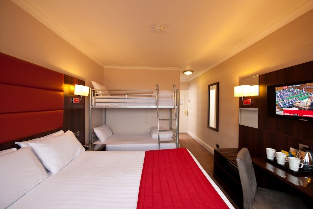 Фото Leonardo Inn Glasgow West End