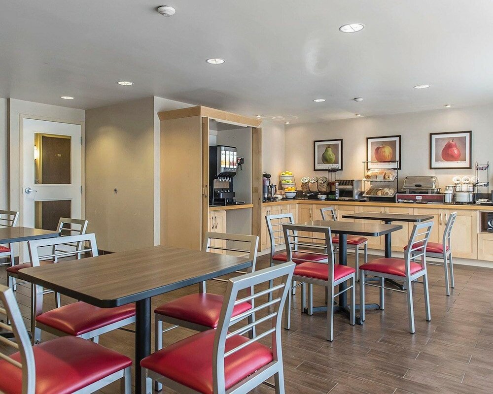 Фото Comfort Inn Hwy 401