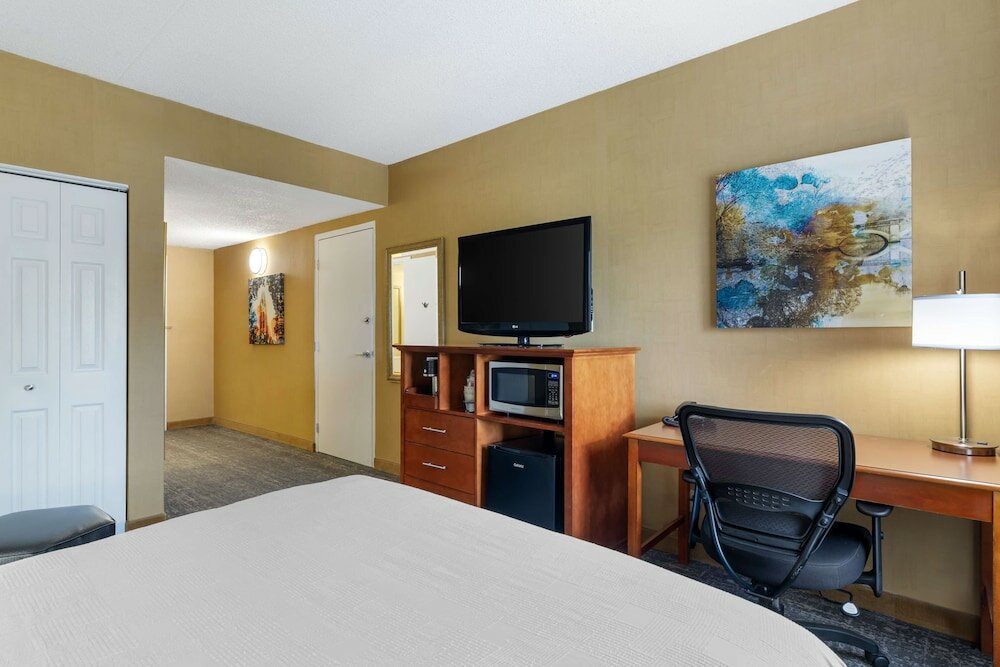 Фото Best Western Plus North Haven Hotel