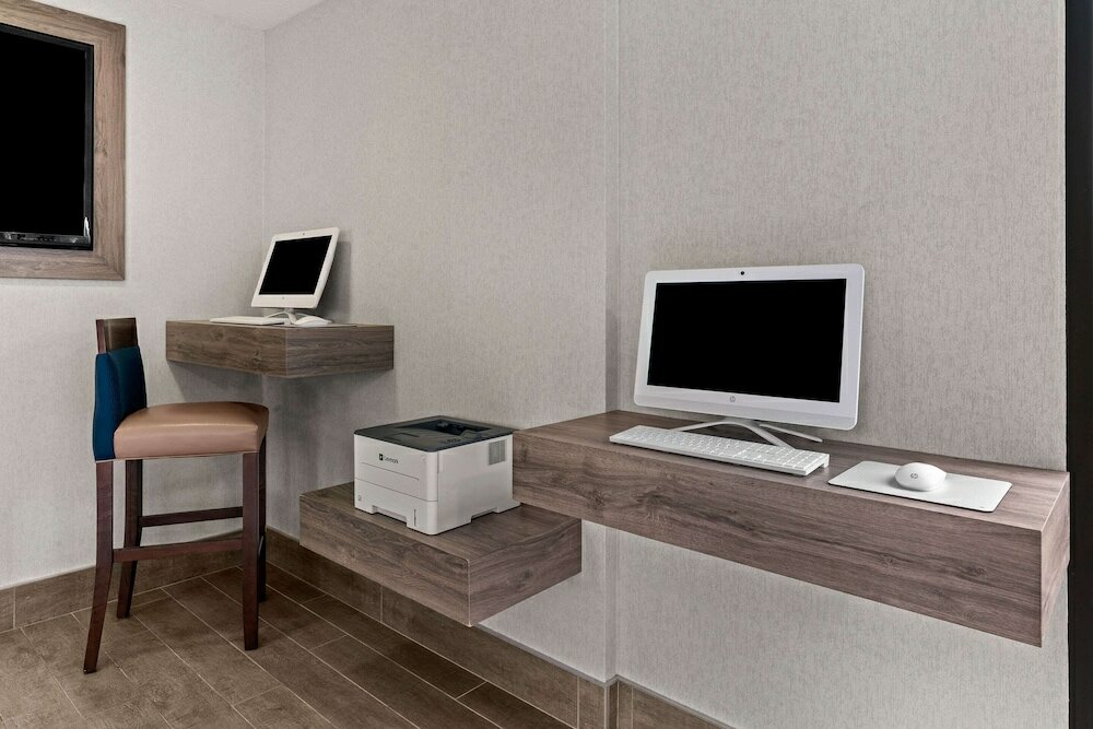 Фото Comfort Inn & Suites Beaverton - Portland West