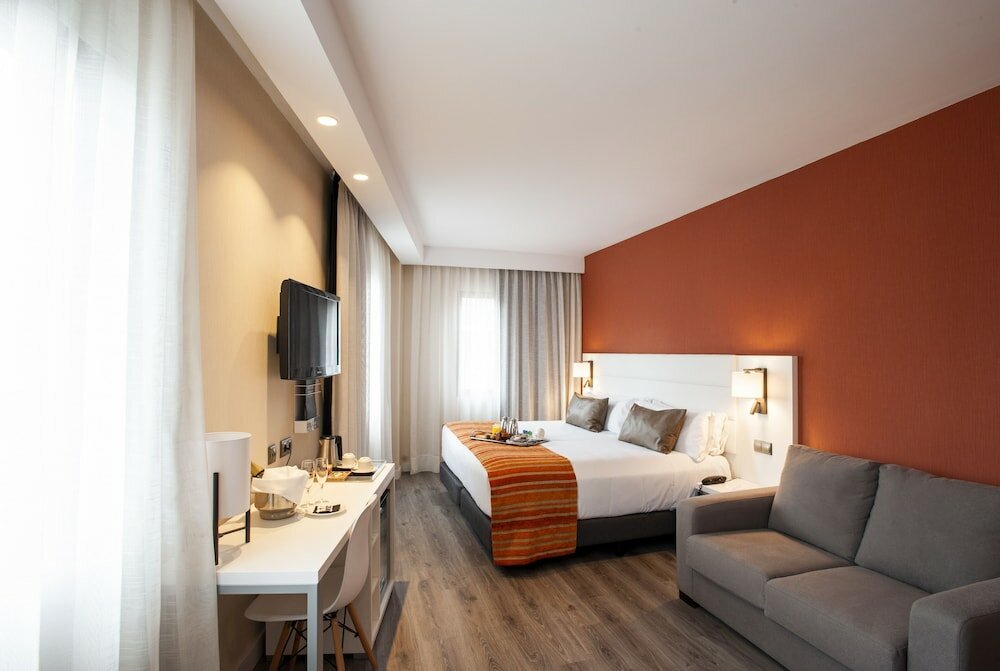 Фото Catalonia Conde de Floridablanca