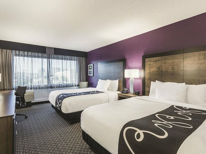 Гостиница La Quinta Inn & Suites by Wyndham Virginia Beach в Вирджиния-Бич