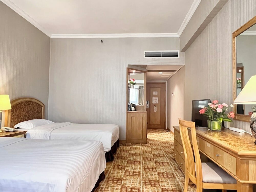 Фото Century Plaza Hotel