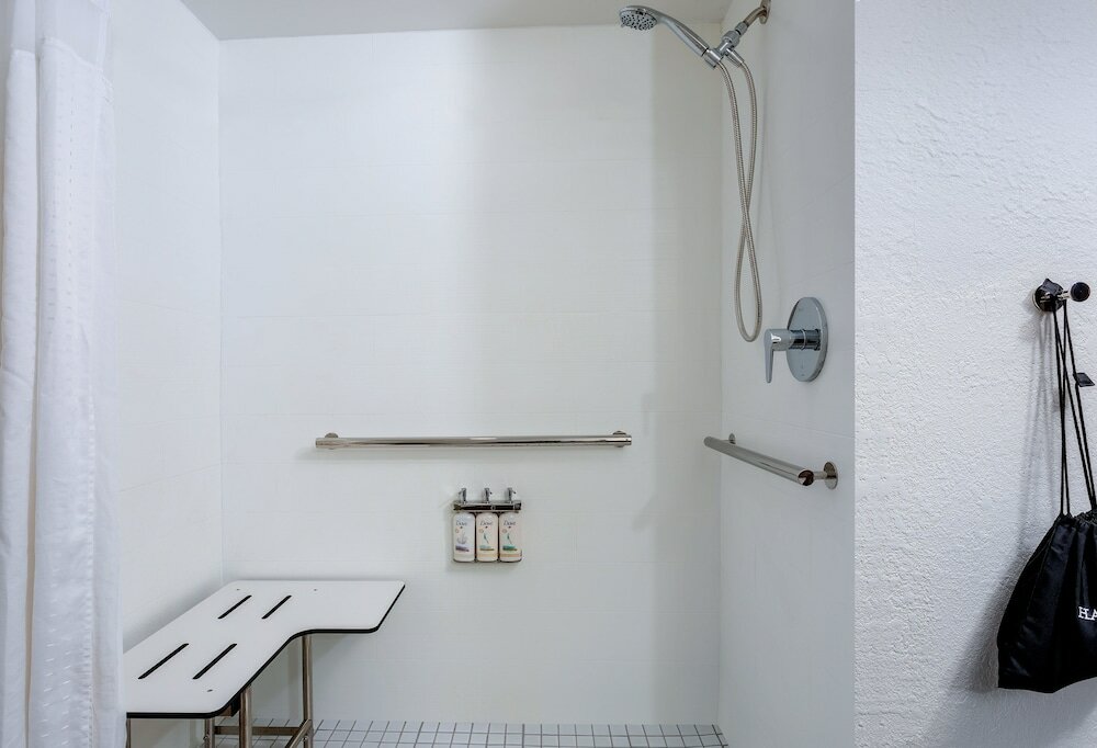 Фото Holiday Inn Express Clearwater East - Icot Center, an Ihg Hotel