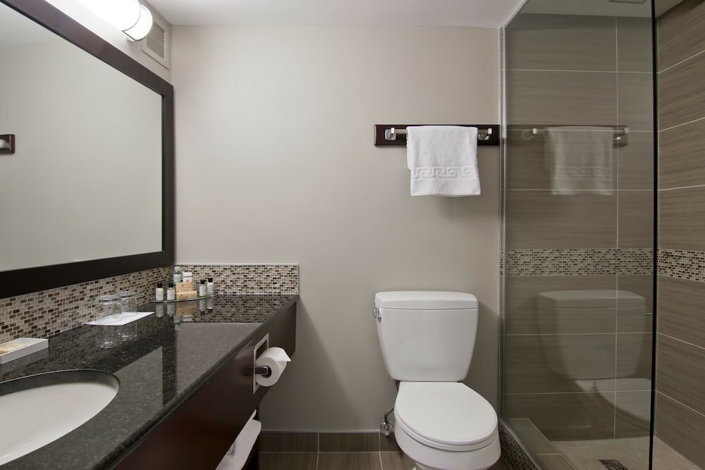 Фото Chateau Lacombe Hotel