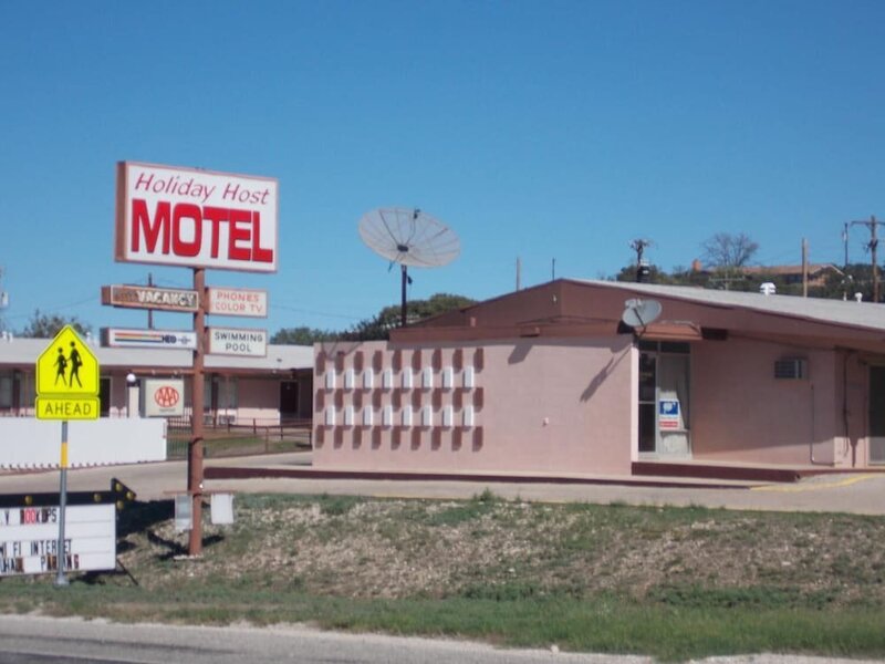 Гостиница Holiday Host Motel