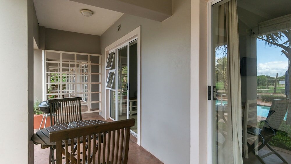 Фото Blue Bay Lodge