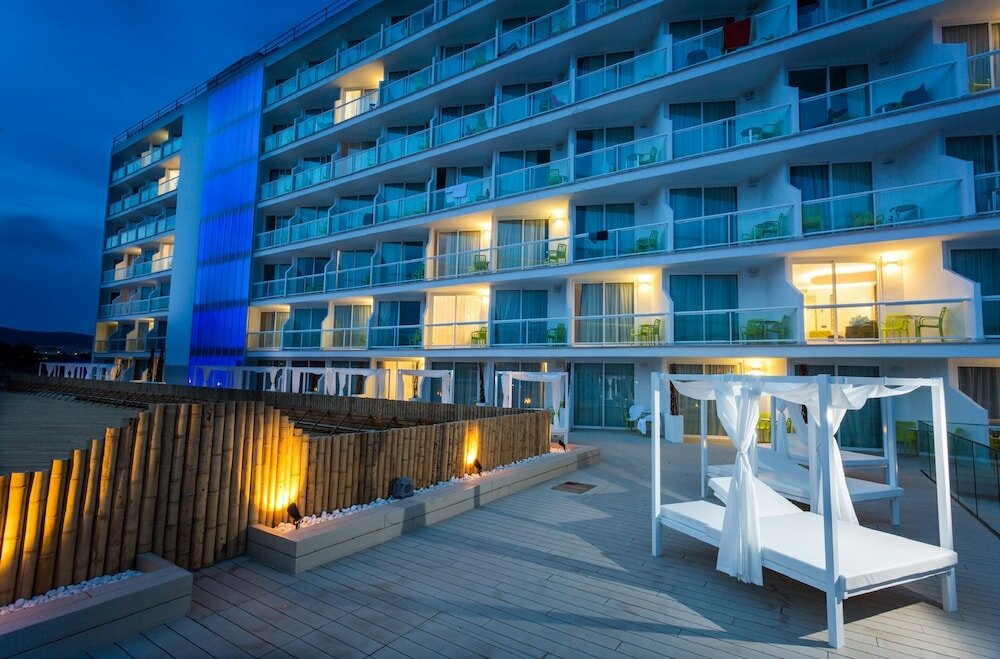 Фото The Ibiza Twiins Hotel