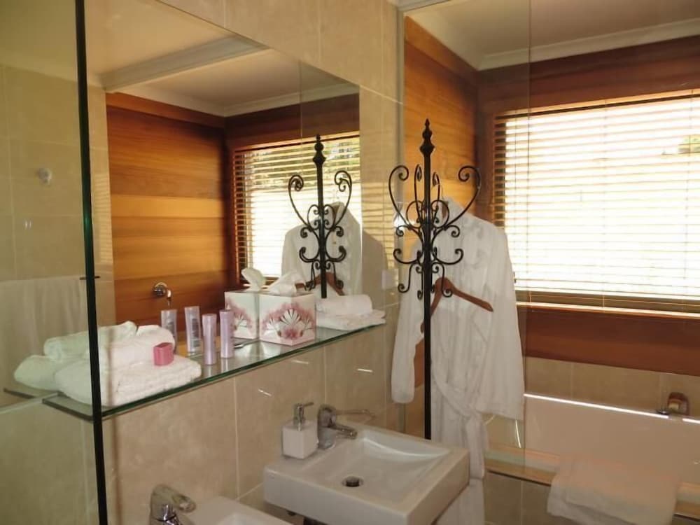 Фото Gooromon Park Cottages