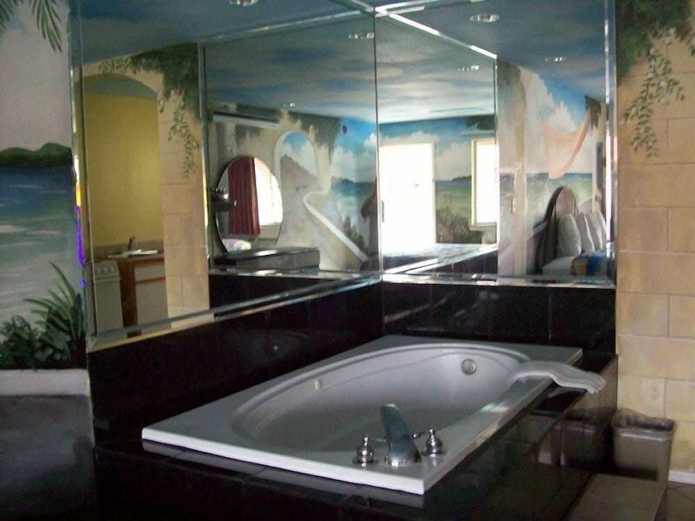 Фото Luxury Inn and Suites Seaworld Lackland