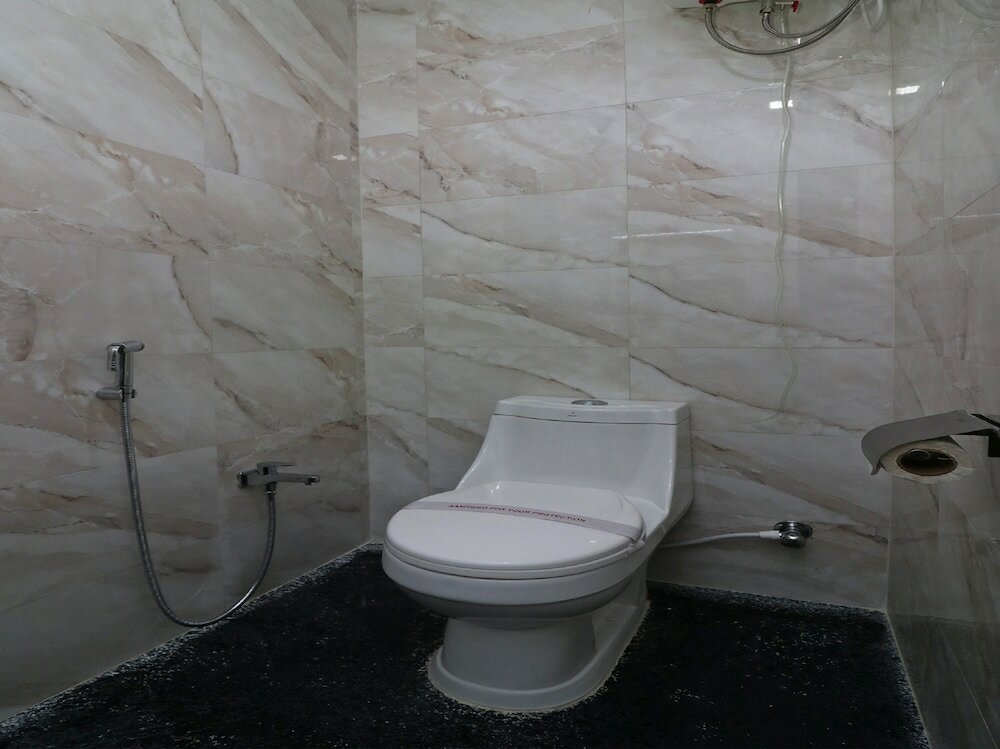 Фото Capital O 27765 Hotel VIP Square