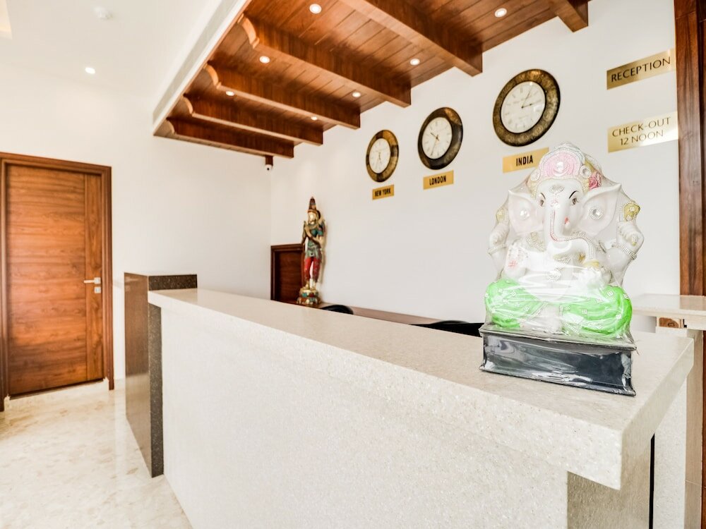 Фото Capital O 44117 Hotel Alphonso