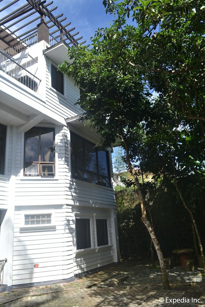 Фото Chateau Beatrice Bed & Breakfast