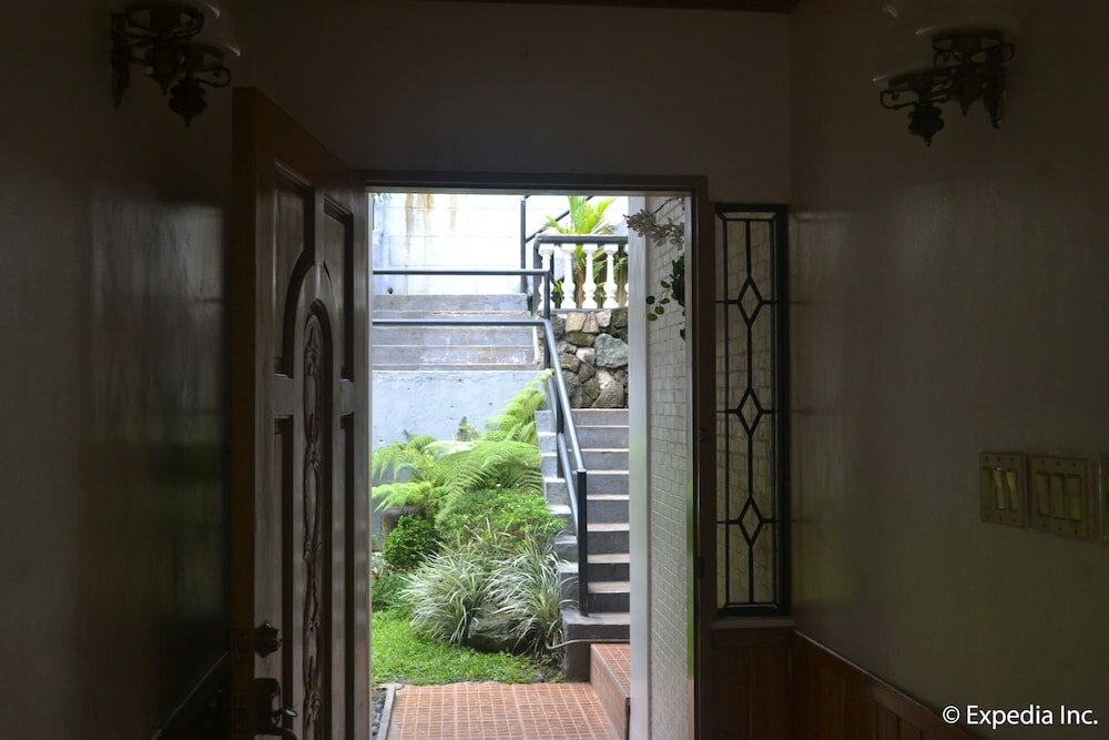 Фото Chateau Beatrice Bed & Breakfast