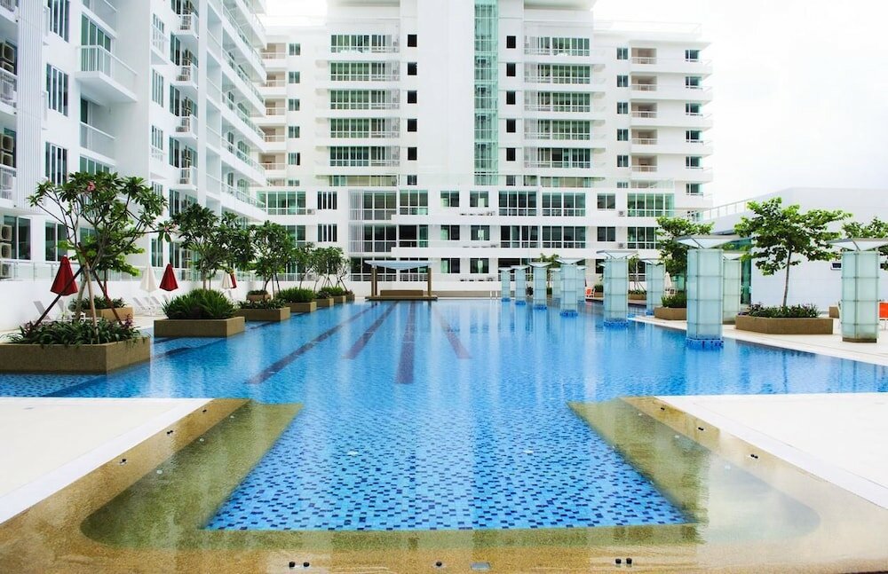 Фото Brunsfield Embassyview Condosuite