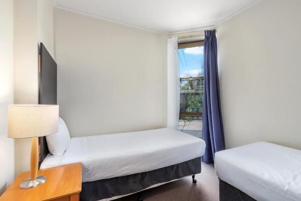 Фото Knox International Hotel & Apartments