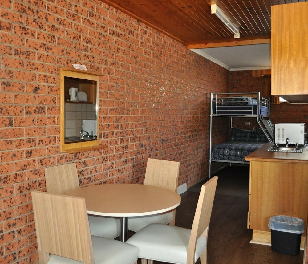 Фото Merrijig Motor Inn Resort