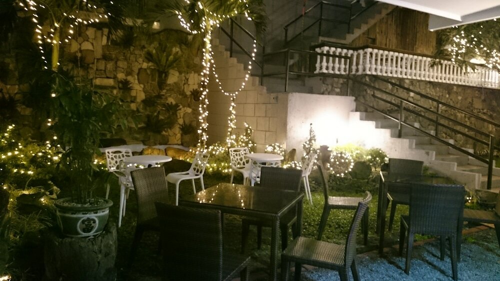 Фото Chateau Beatrice Bed & Breakfast