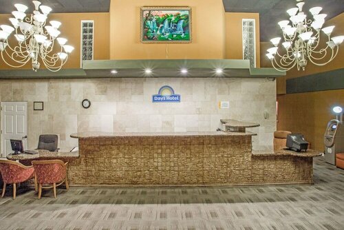 Гостиница Days Hotel by Wyndham Peoria Glendale Area в Пеории