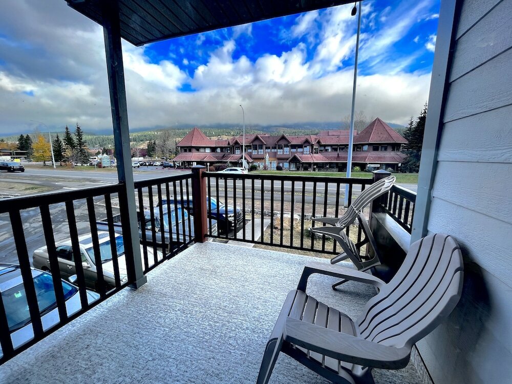 Фото Canadian Rockies Chalets