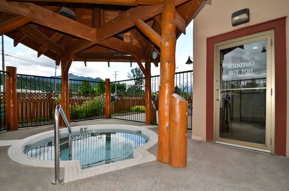 Фото Best Western Plus Fernie Mountain Lodge