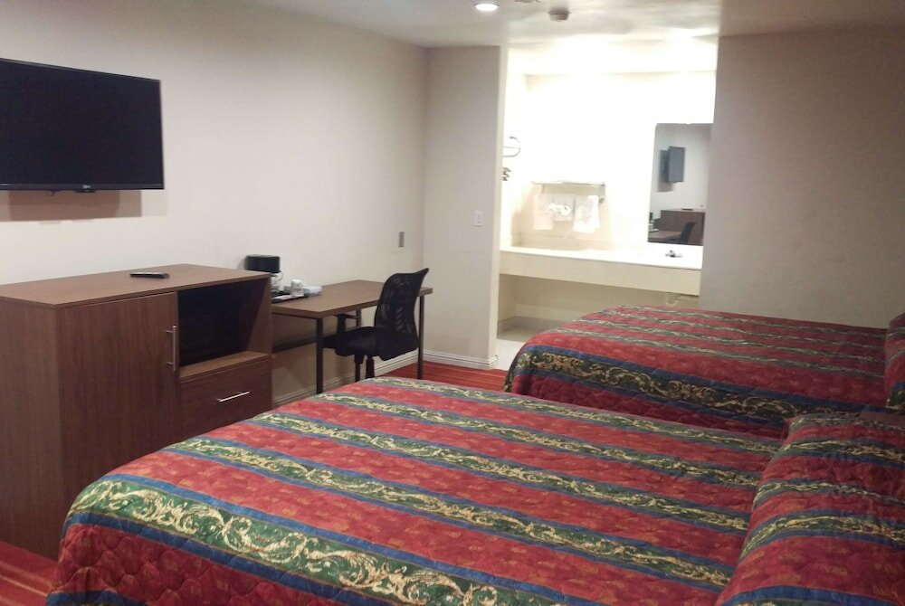 Фото Days Inn by Wyndham Hemet