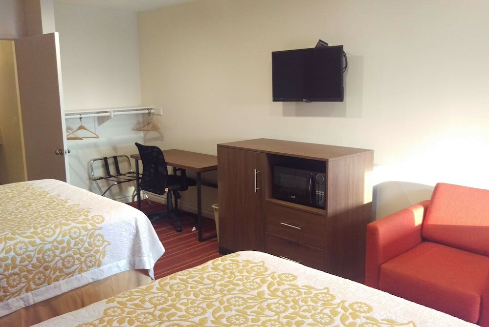 Фото Days Inn by Wyndham Hemet