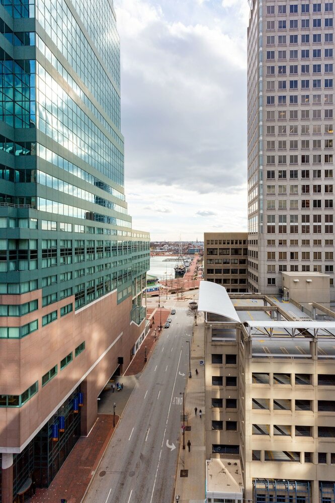Фото Comfort Inn & Suites Baltimore Inner Harbor