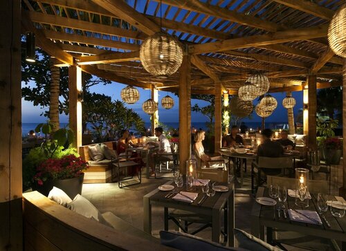 Гостиница Grace Bay Club на Тёрксе и Кайкосе