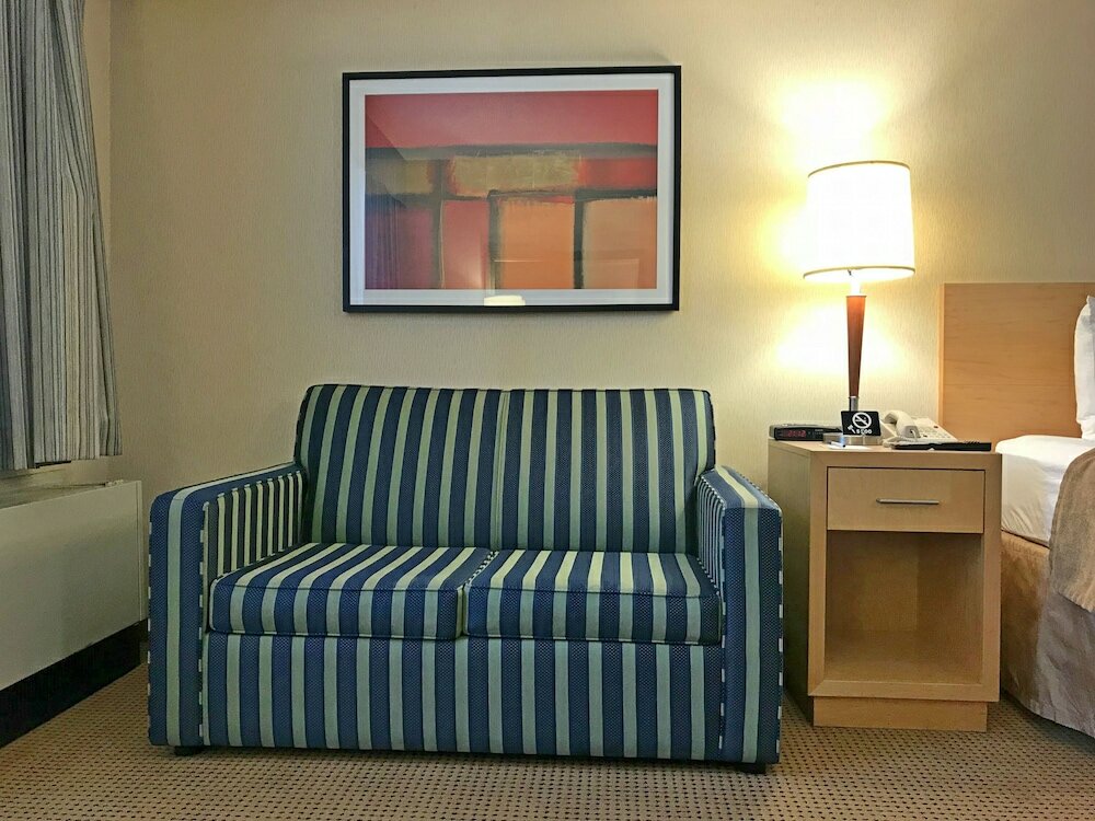 Фото Quality Hotel & Suites Montreal East