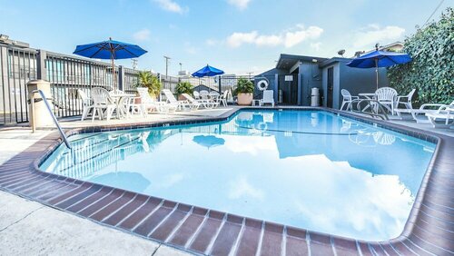 Гостиница Travelodge by Wyndham Lax в Эль Сегундо